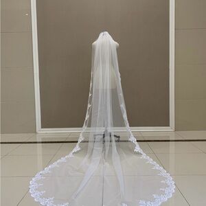 Elegant Ivory Bridal Veil
